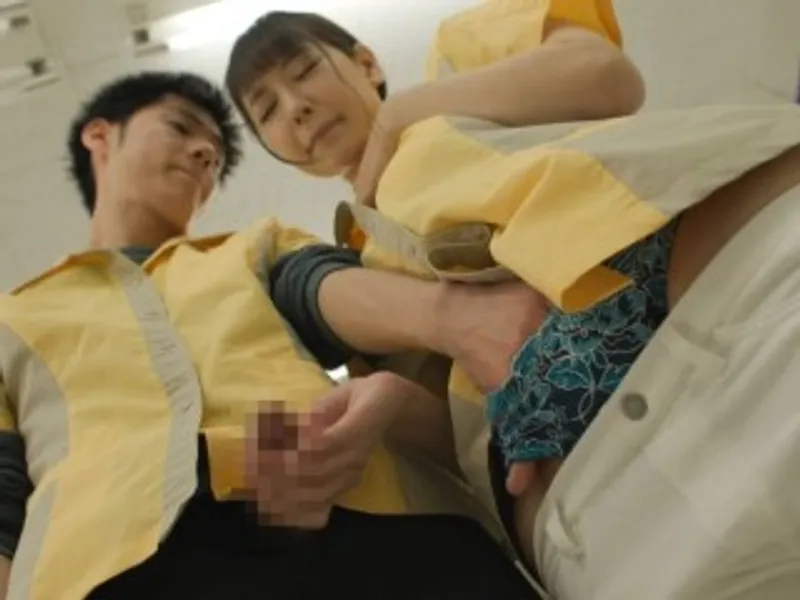 điên cuồng xoạc đồng nghiệp nữ làm chung công ty dâm dục trong siêu thị mini