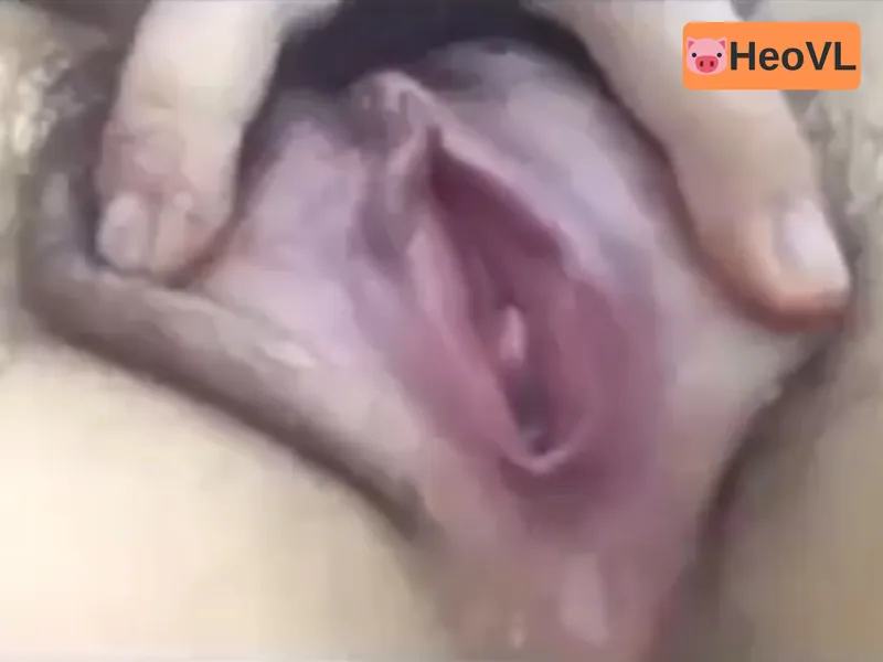 Gấu show cận cảnh bím đang thở